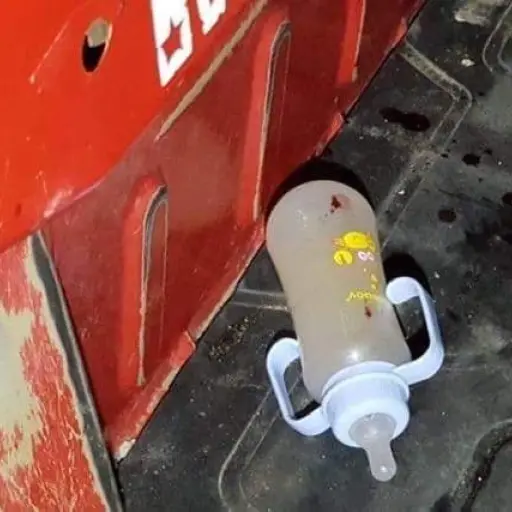 La pacha del menor quedó a un costado del mototaxi.