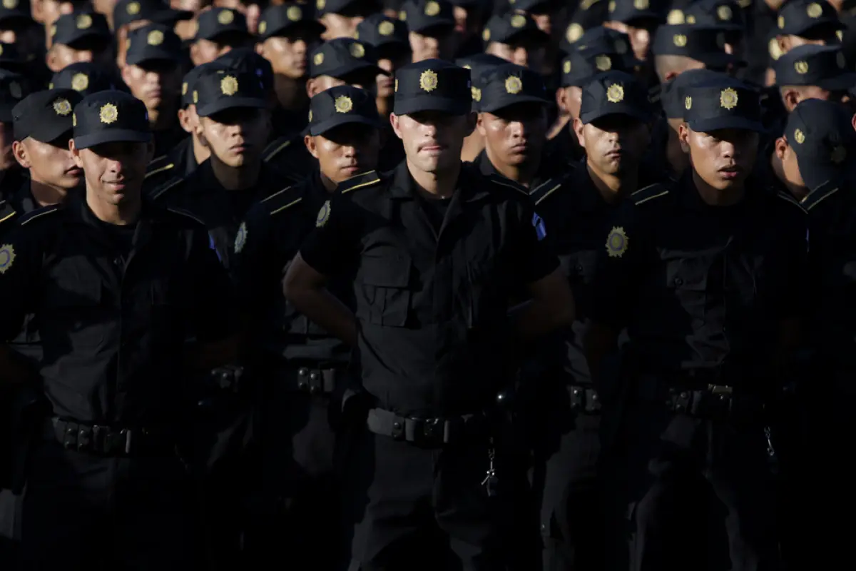 1768 Agentes de la Policía Nacional Civil y 168 agentes del Sistema Penitenciario se graduaron hoy en las instalaciones de la Academia de la Policía Nacional Civil, con lo cual se incrementan las fuerzas de seguridad al servicio de la ciudadanía.