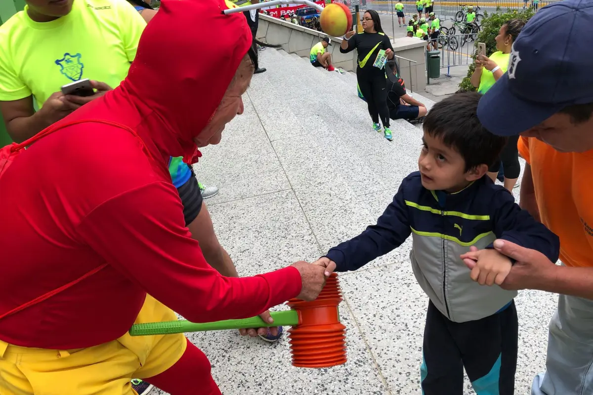 Chapulín en la 10K de la Muni.