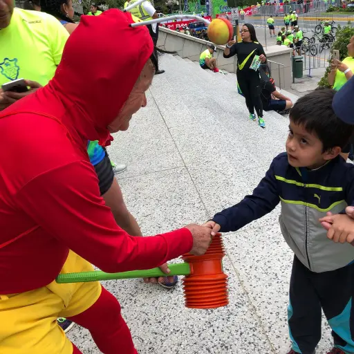 Chapulín en la 10K de la Muni.