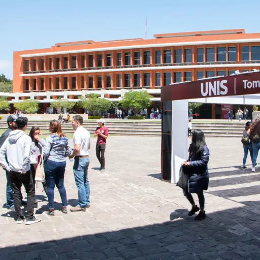 Facebook Universidad del Istmo.