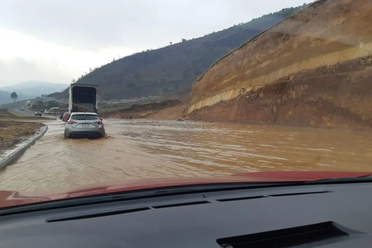 inundación libramiento Chimaltenango Emisoras Unidas Guatemala, 