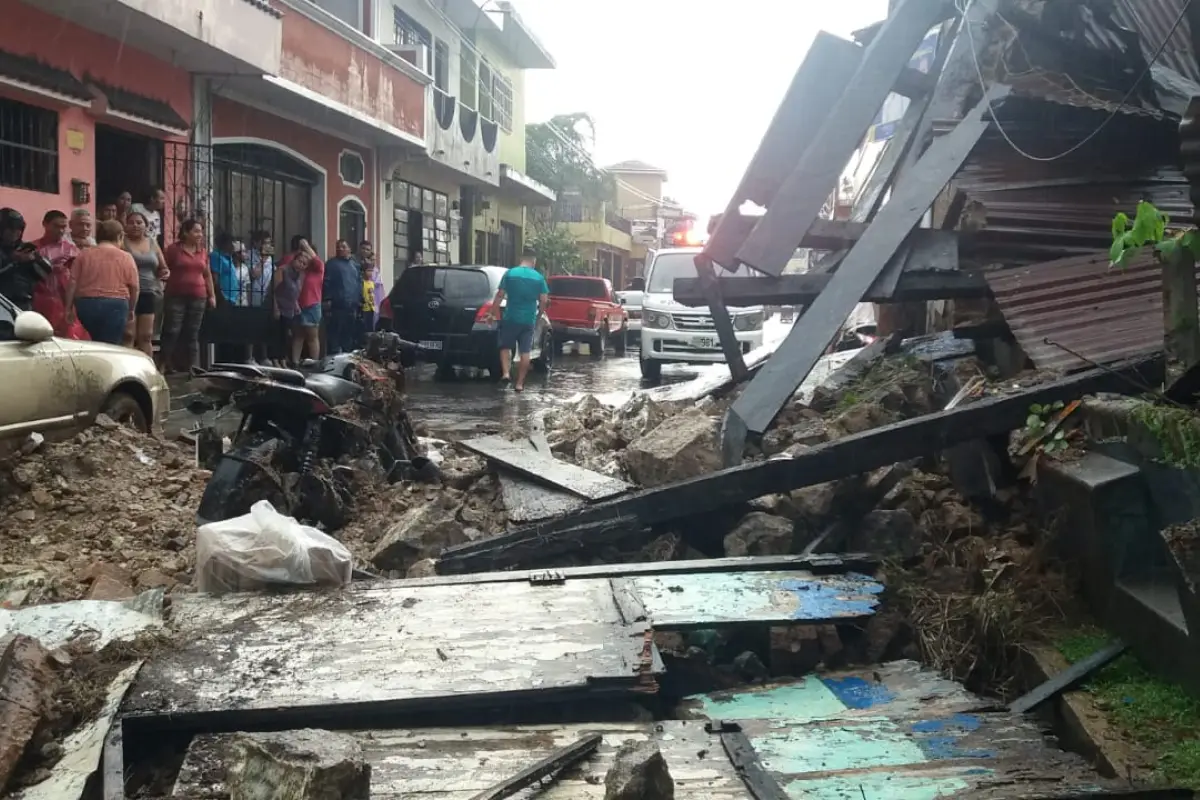 Los Bomberos Voluntarios asistieron a dos personas heridas.