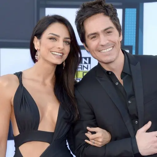 HOLLYWOOD, CA - OCTOBER 06:  Actors Aislinn Derbez (L) and Mauricio Ochmann attend the 2016 Latin American Music Awards at Dolby Theatre on October 6, 2016 in Hollywood, California.  (Photo by Matt Winkelmeyer/Getty Images)