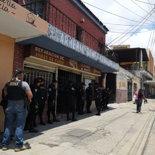 Allanan armería zona 1 explosión bus ruta 32 Emisoras Unidas Guatemala ,