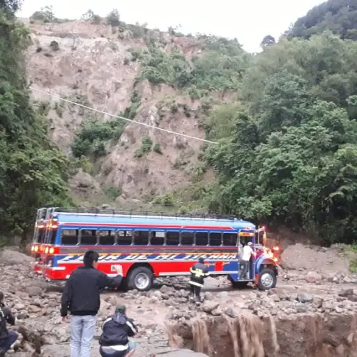 Inundaciones y deslaves en el interior del país.  Fotos: Conred.