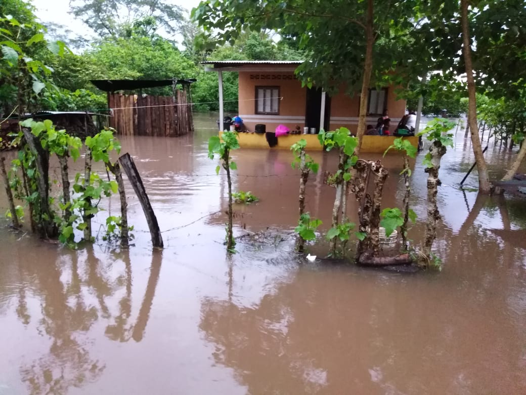 Inundaciones y deslaves en el interior del país. | 