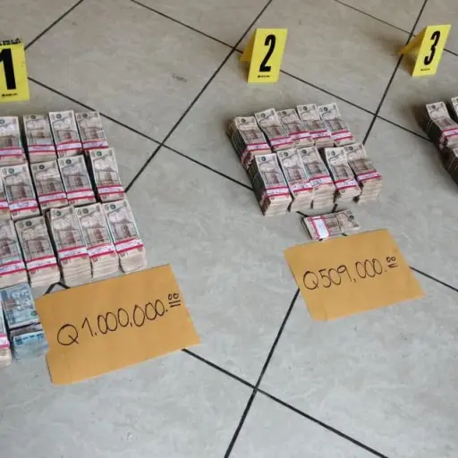 Incautan dinero en efectivo