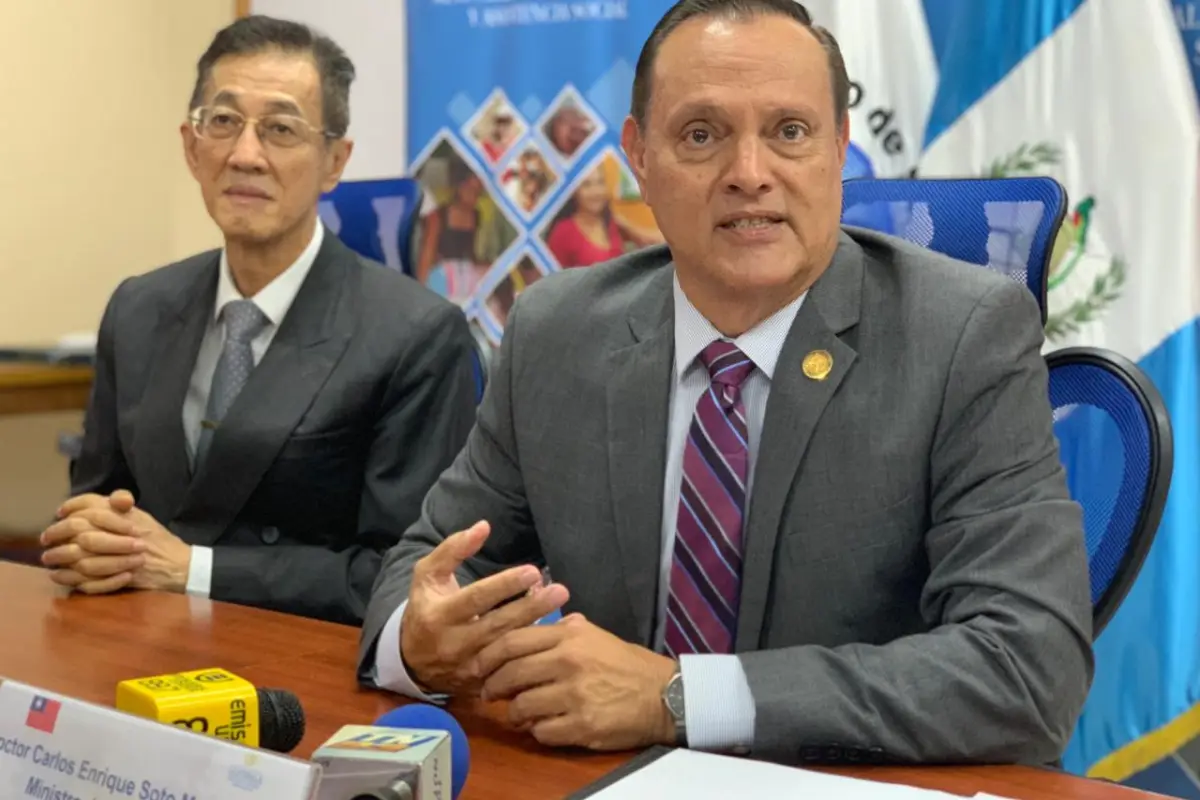 Ministro de Salud y embajador de Taiwán.