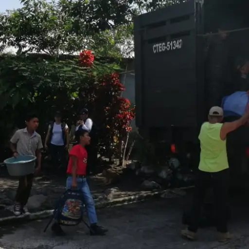 Traslado de familias a albergues en Escuintla