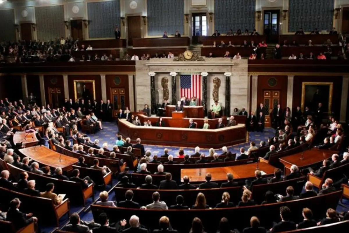 Senadores de EEUU buscan bloquear venta de armas a los saudíes-, 