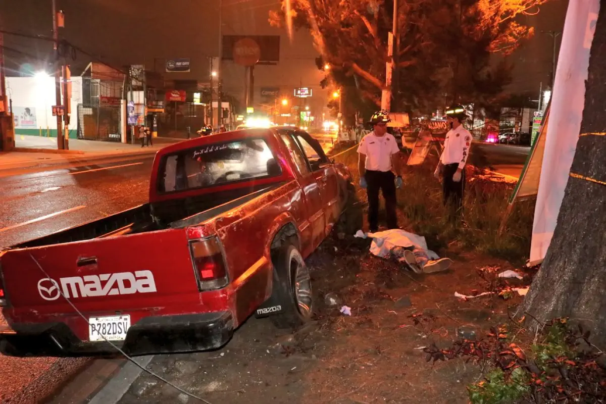 El hecho se registró a inmediaciones de la calzada Roosevelt. Foto de Bomberos Voluntarios.