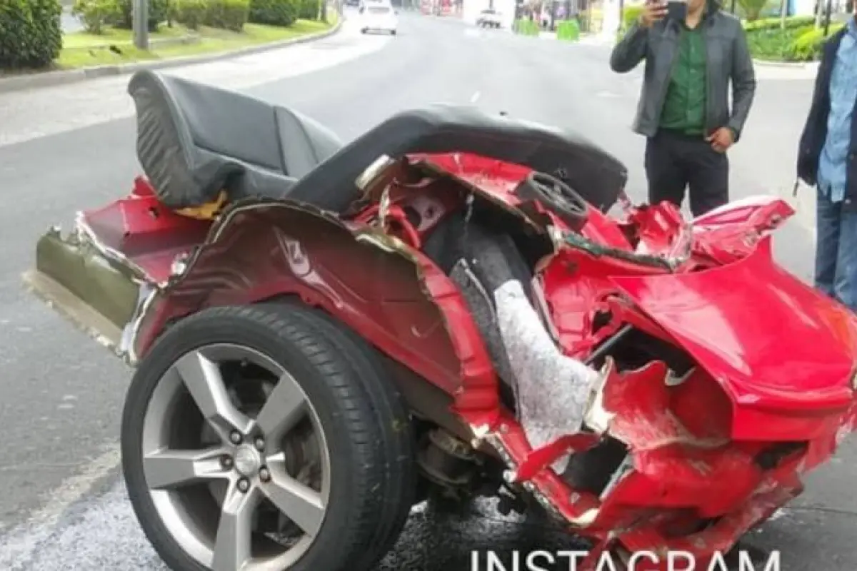 Una de las partes del automóvil quedó a 60 metros de distancia. Foto: Amílcar Montejo.