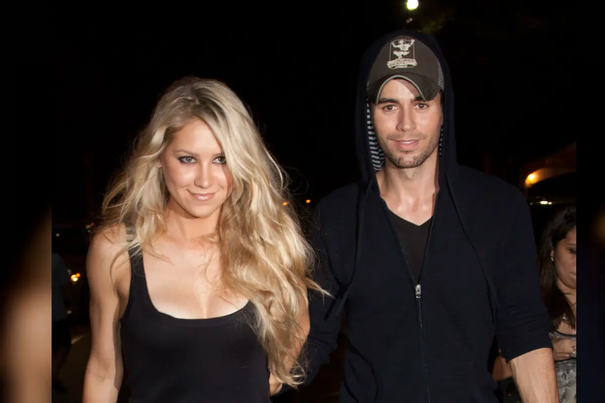 anna-kournikova-con-enrique-iglesias-2010-promo, 