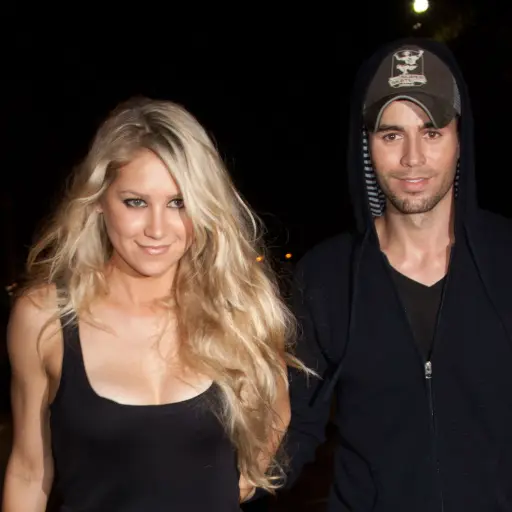 anna-kournikova-con-enrique-iglesias-2010-promo ,