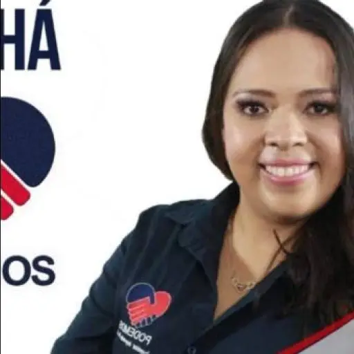 La candidata se encontraba junto a un aspirante a diputado en una cevichería.