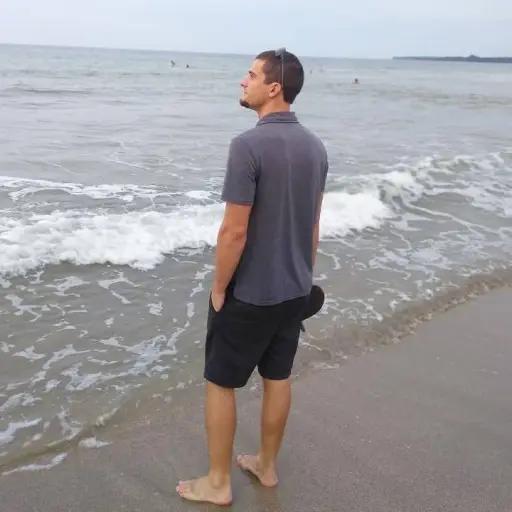 Esposa se despide de misionero que murió en accidente aéreo