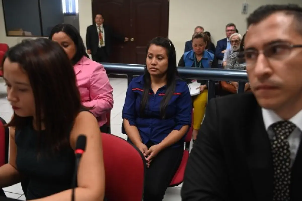 Salvadorean rape victim Evelyn Hernandez appears before Ciudad Delgados court, San Salvador, on July 15, 2019. - Evelyn is facing a new trial after being temporarily released on February 9 serving a 30-year-sentence for aggravated homicide after her baby