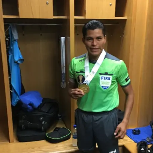 Humberto Panjoj estuvo ausente de sus actividades como docente por su participación en Copa Oro 