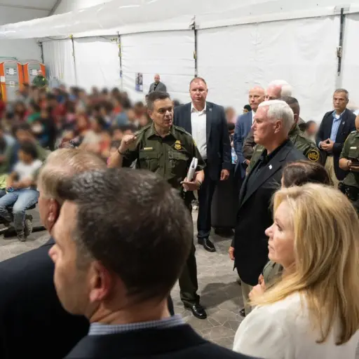 Mike Pence, vicepresidente de EE.UU., llegó a centro de detención de migrantes. Foto: Twitter Mike Pence.