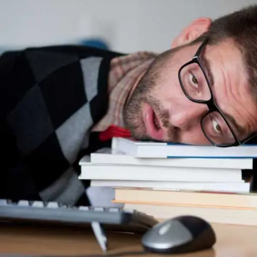 Aburrido-en-el-Trabajo ,