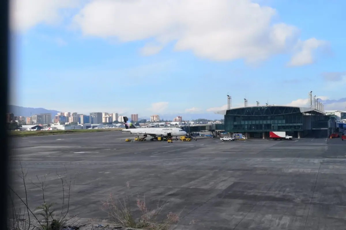 Aeropuerto Internacional La Aurora. Foto: Daniel Tzoc.