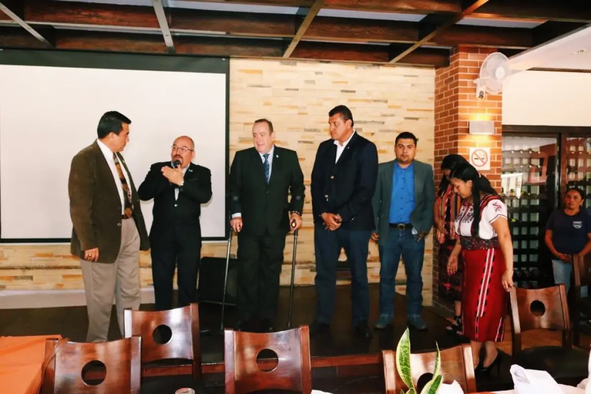 Alejandro Giammattei Pasores evangelicos Emisoras Unidas Guatemala, 