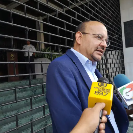 acción amparo contra Jimmy Morales Emisoras Unidas Guatemala ,