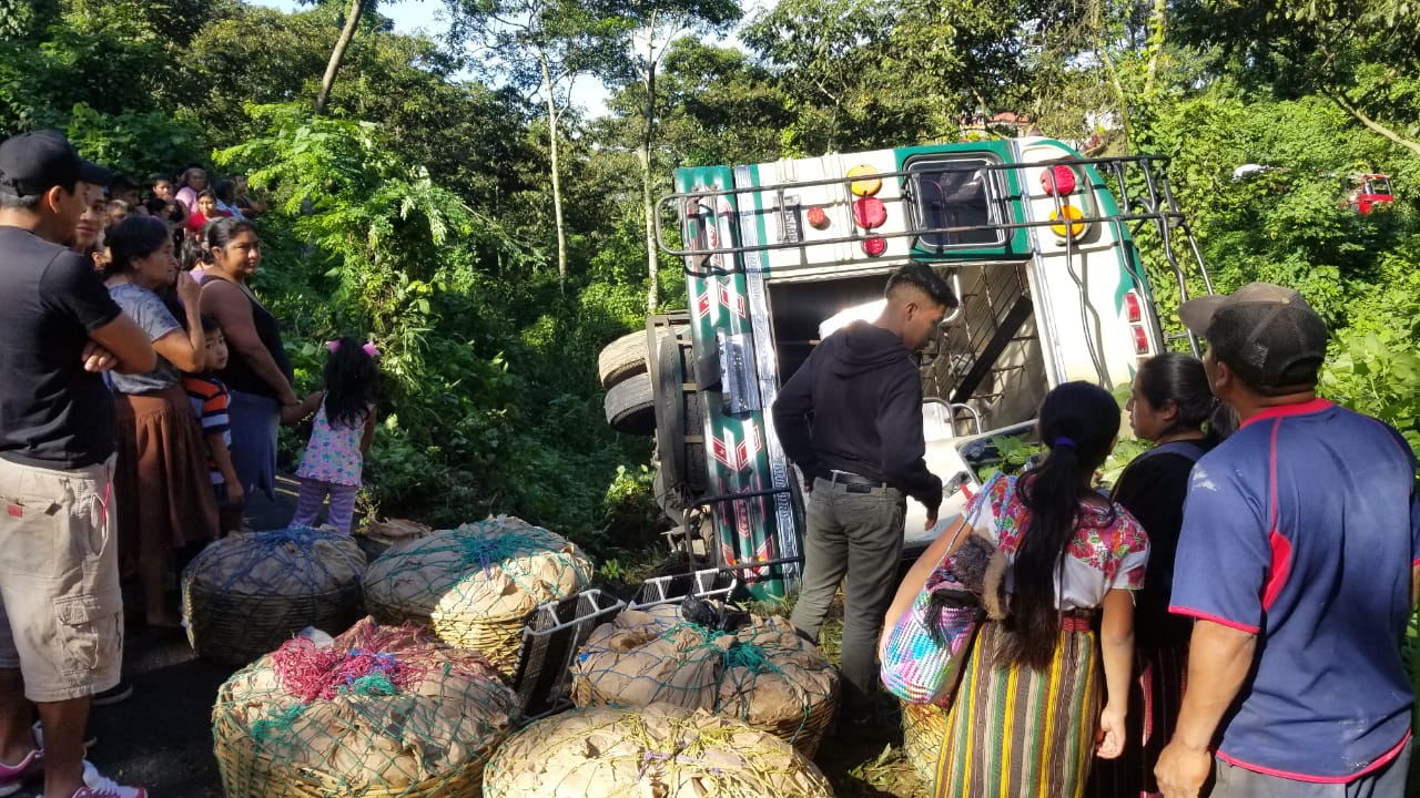 Bus extraurbano cae a hondonada en Suchitepéquez | 