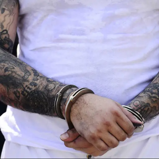 En El Salvador arrestan a dos 