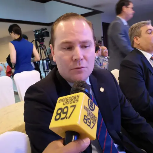 Alvaro Arzú Escobar compra de avioinetas Emisoras Unidas Guatemala ,