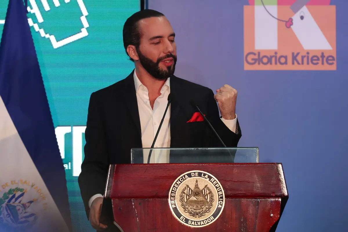 ES4001. SAN SALVADOR (EL SALVADOR), 27/06/2019.-El presidente de El Salvador, Nayib Bukele, participa este jueves durante el primer Foro de Ventajas Competitivas de las Naciones, en un hotel de San Salvador (El Salvador). Durante el evento, el magnate mex