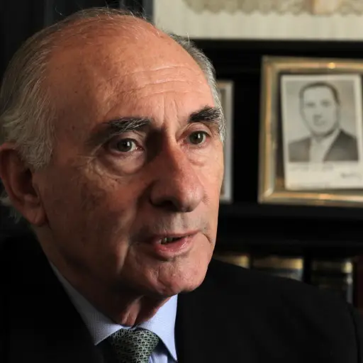 BAS11. BUENOS AIRES (ARGENTINA), 25/11/2011.- El expresidente argentino Fernando De La Rúa habla durante una entrevista concedida a Efe este martes 22 de noviembre de 2011. Diez años después de abandonar la Presidencia en medio de la más grave crisis de A