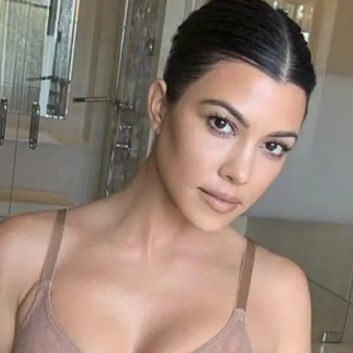 Kourtney-Kardashian-1-620x381 ,