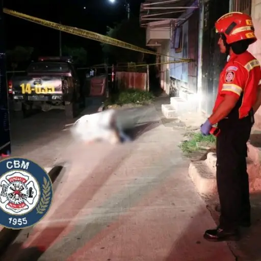 Bomberos encuentra un cadáver dentro de una maleta. Foto: Bomberos Municipales.