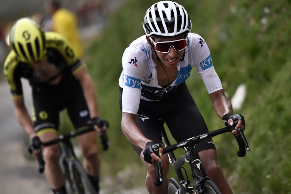 Colombia's Egan Bernal (R), wearing the best young's white jersey launches an attack followed by Great Britain's Simon Yates in a breakaway during the nineteenth stage of the 106th edition of the Tour de France cycling race between Saint-Jean-de-Maurienne