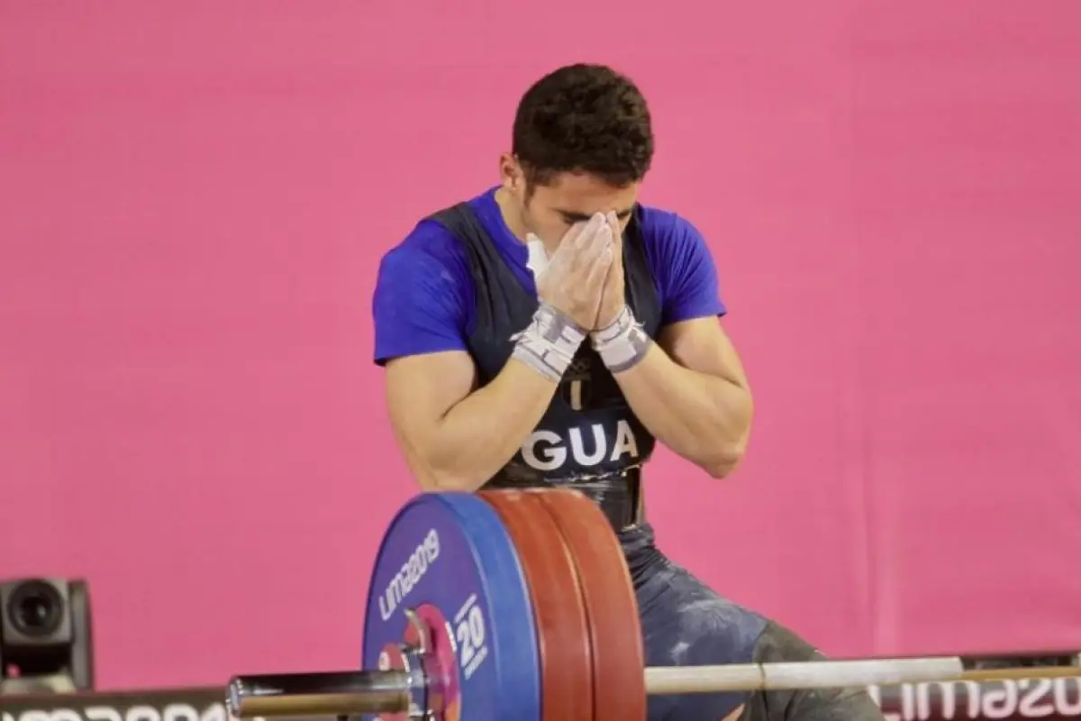 El jalapaneco Edgar Pineda logró la medalla de plata para Guatemala en levantamiento de pesas. 