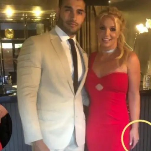 Britney-Spears-y-Sam-Asghari-620x381 ,