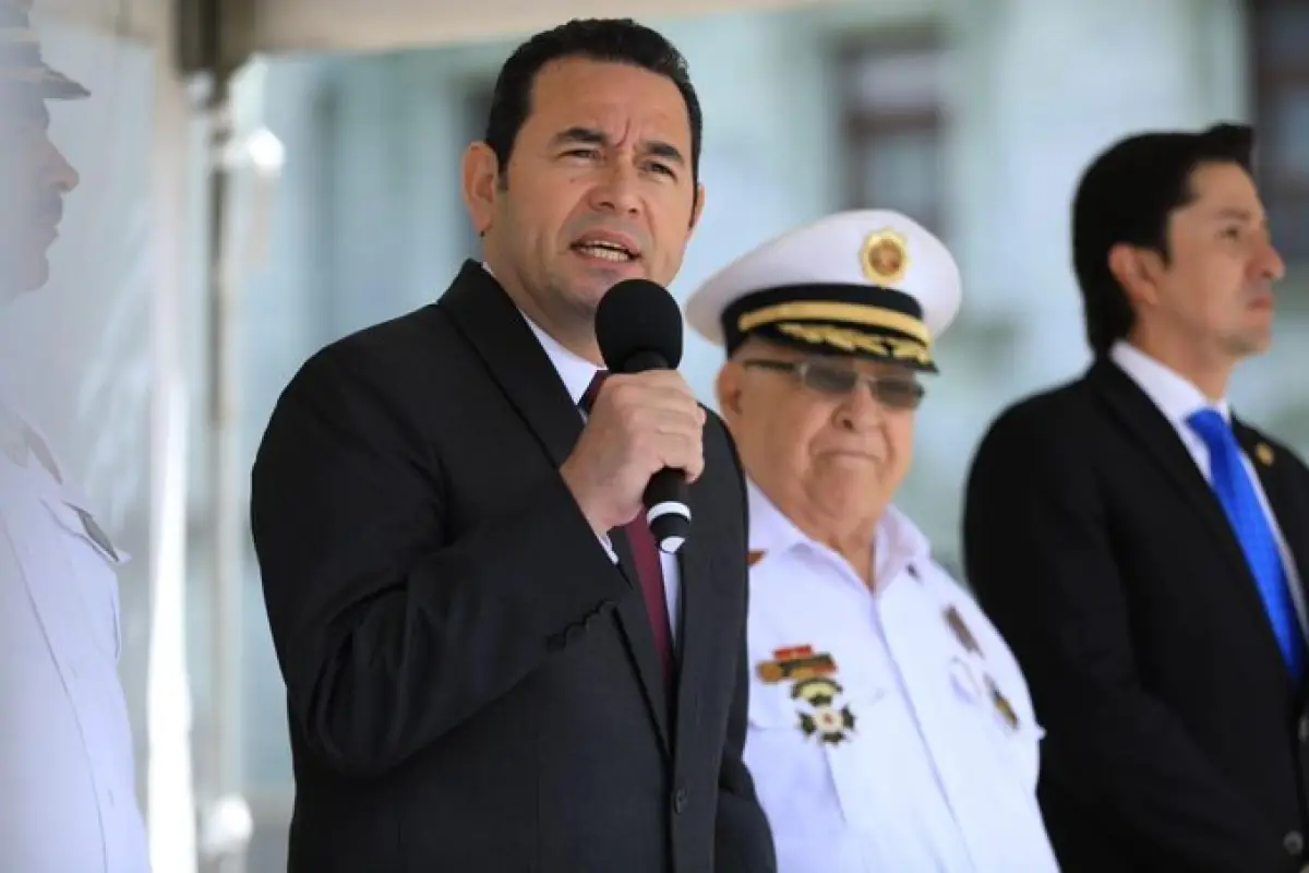 Jimmy Morales le dedica canción a los Bomberos, 