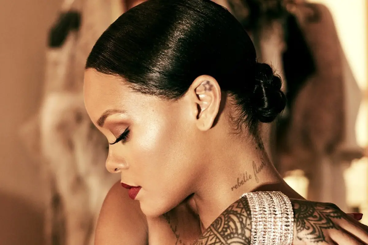 Rihanna comparte una foto de su , 