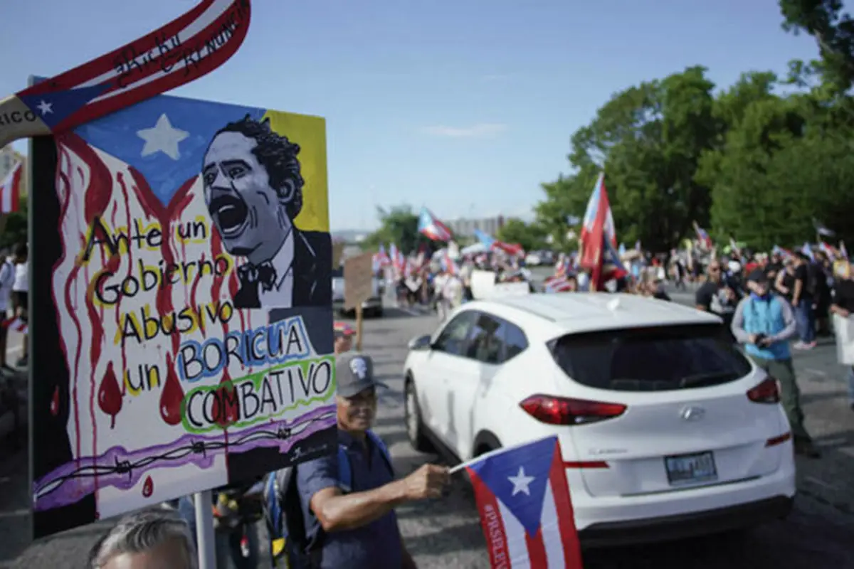 El gobernador de Puerto Rico enfrenta la mayor marcha contra su gestión