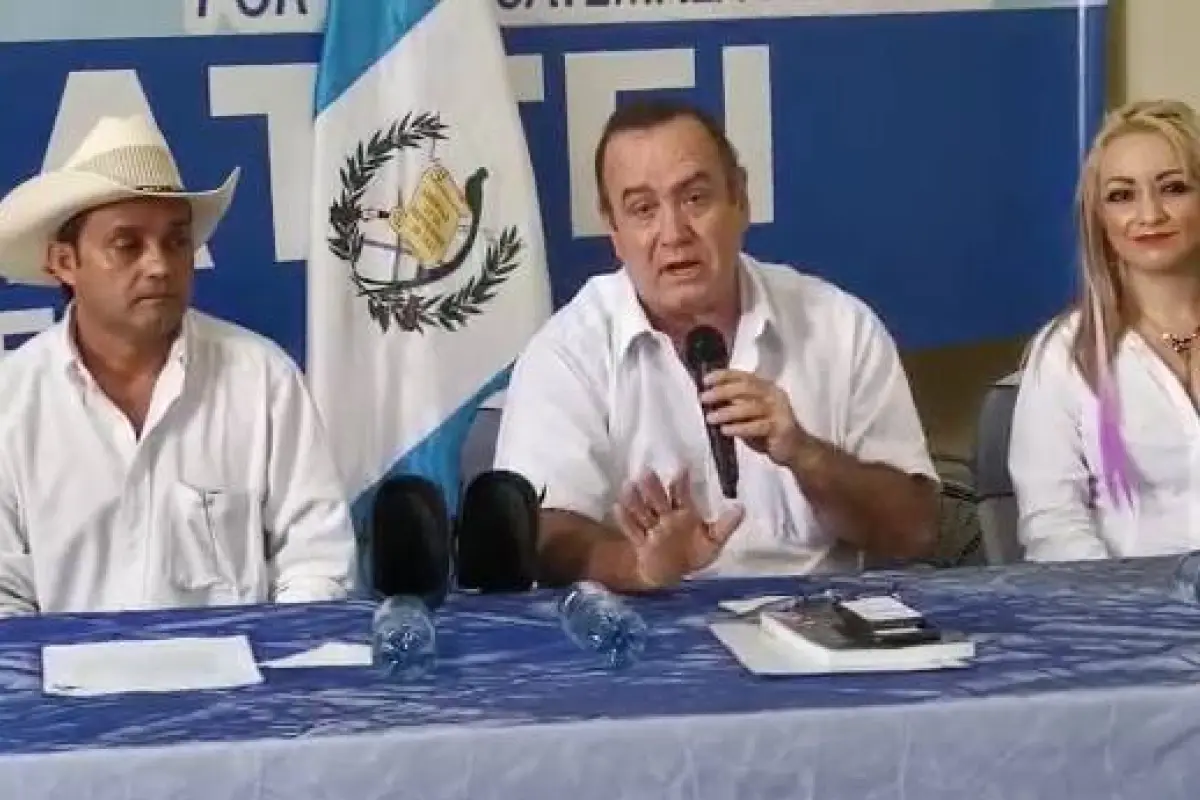 Alejandro Giammattei candidato de Vamos.