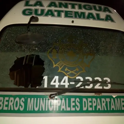 Dañan ambulancia de los Bomberos Municipales Departamentales de Antigua Guatemala.
