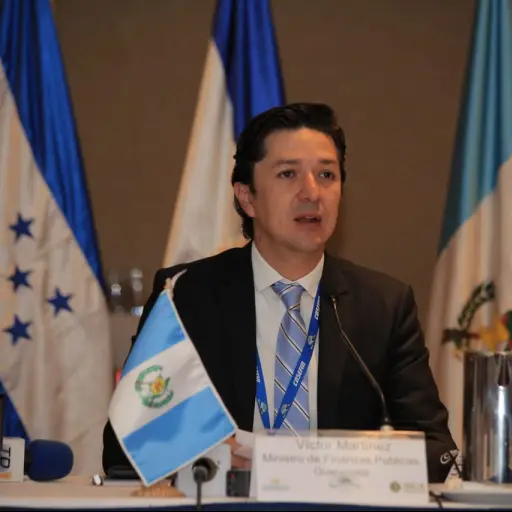 Ministro de Finanzas Víctor Martínez ,