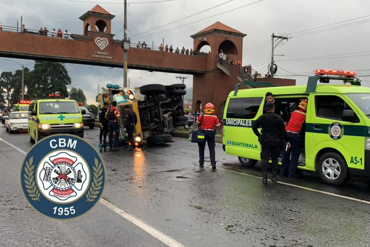 Bus de Fraijanes volcado. Foto: Bomberos Municipales.