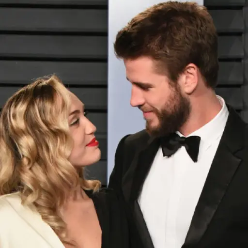 miley-cyrus-liam-hemsworth-1 ,