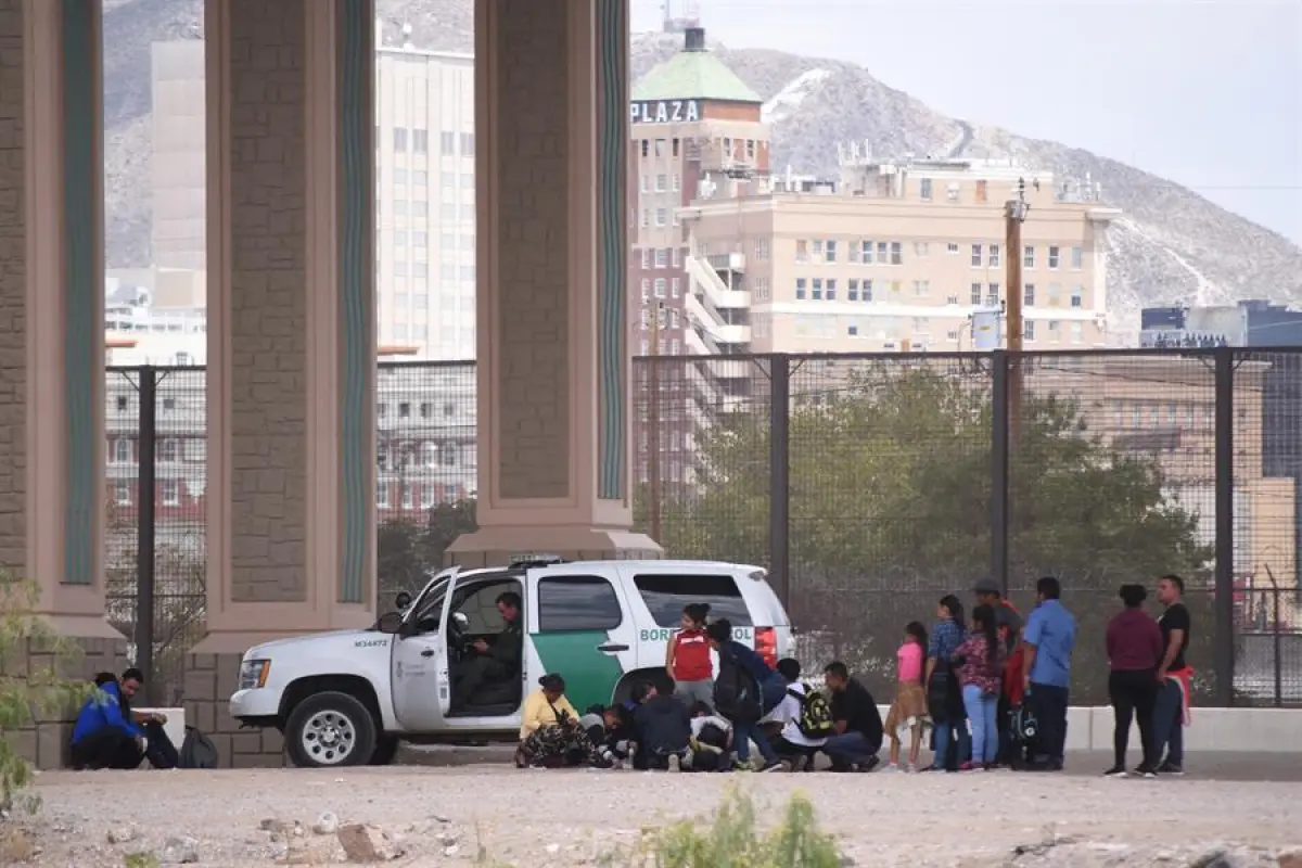 Agente fronterizo agredio a inmigrante guatemalteco. Foto: EFE