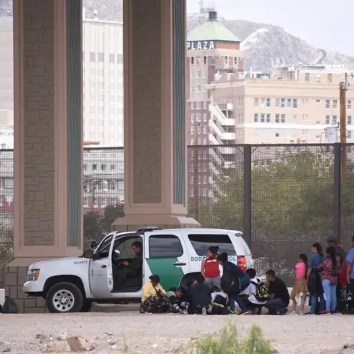 Agente fronterizo agredio a inmigrante guatemalteco. Foto: EFE