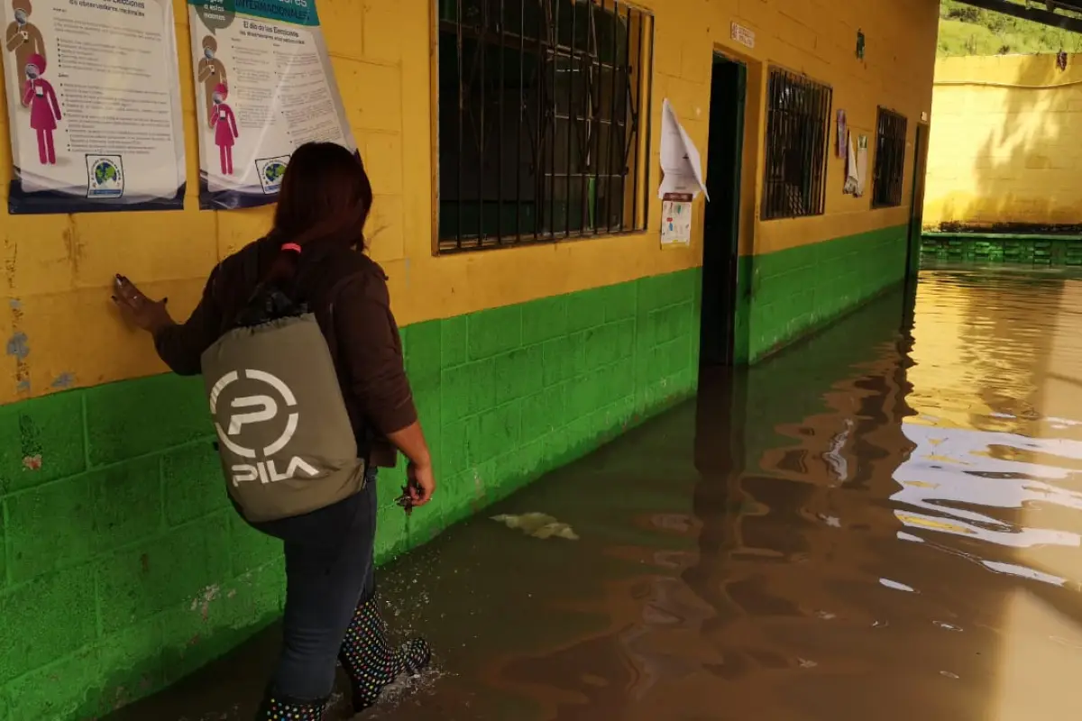 Escuela inundada en Villa Hermosa 2, 