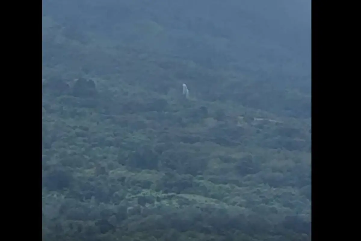 Catarata vista en faldas del volcán de agua, 